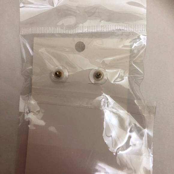 🔵4/$20 Skull Lips Fashion Gold Earrings PURPLE NWT - Picture 5 of 5